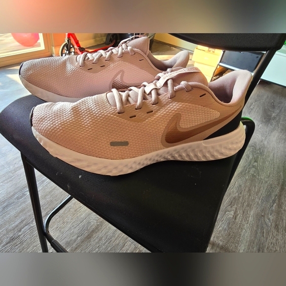 Nike Women's Revolution 5 Athletic Shoe BQ3207-600 - Pink Rose Metallic - sz 11 - Picture 9 of 10